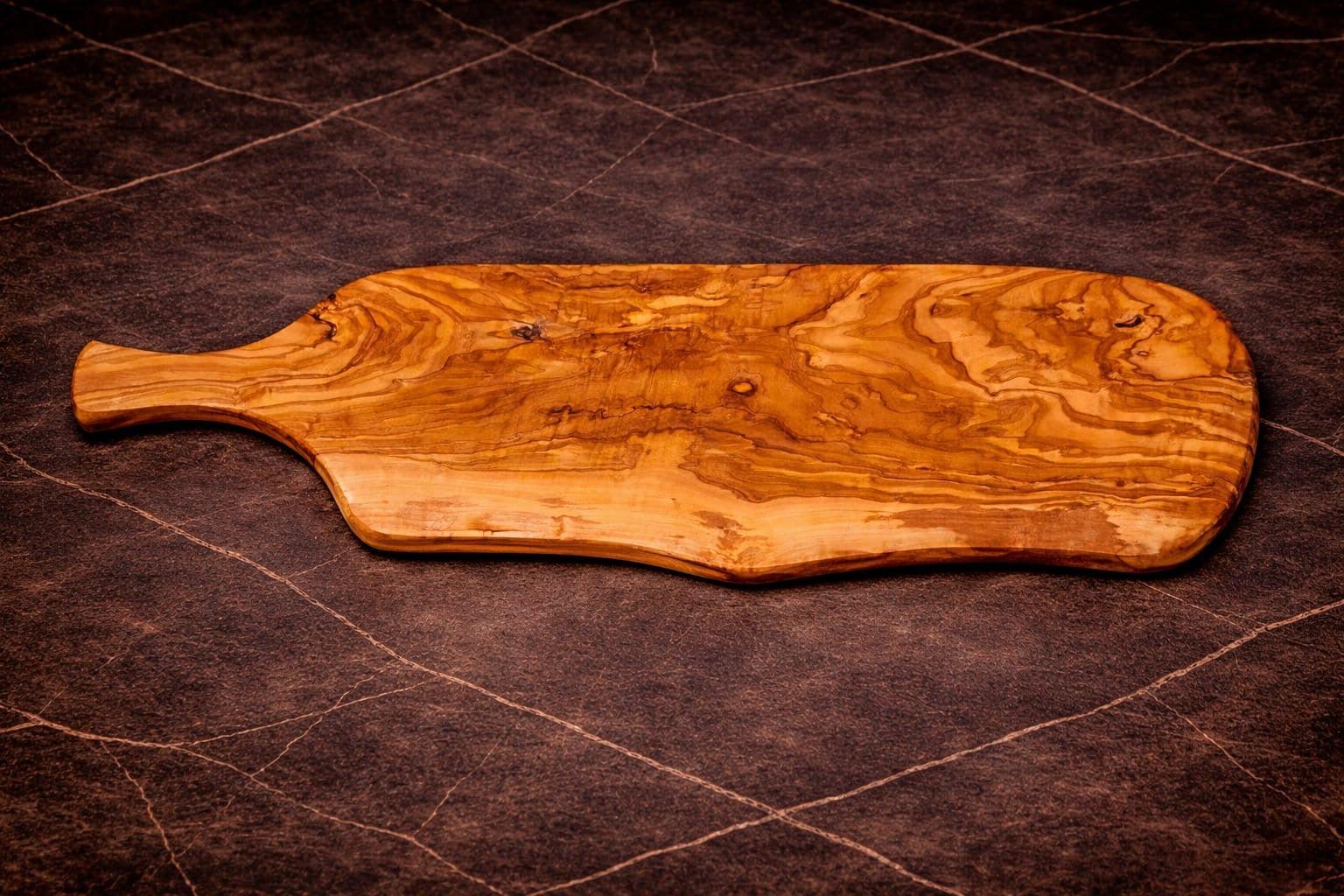 Olivenholz Servierbrett mit Griff – Handgefertigtes Schneidebrett in verschiedenen Größen